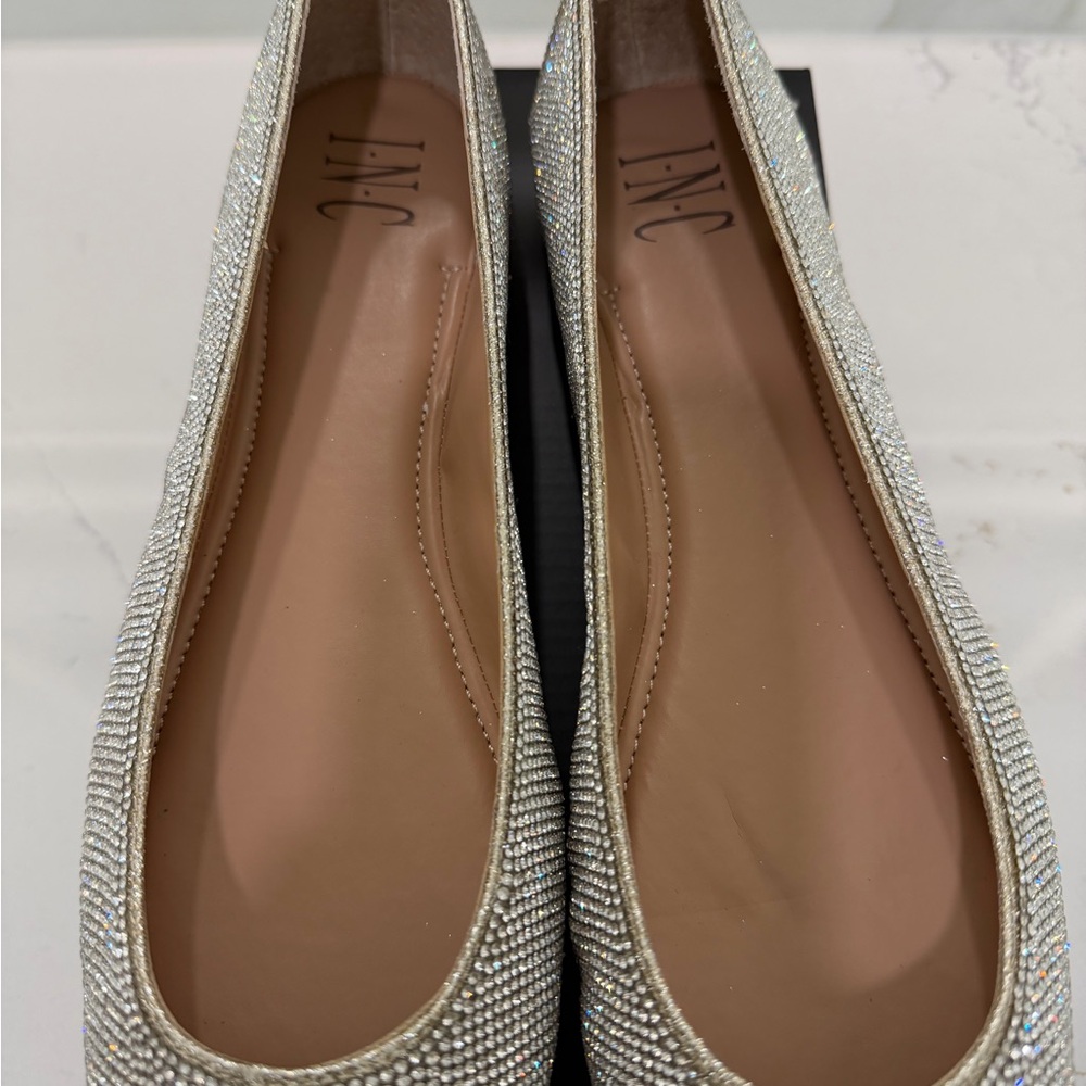 NEW ✨INC International Concepts Women's Sparkling Silver and Gold Tone Flats - Picture 4 of 8